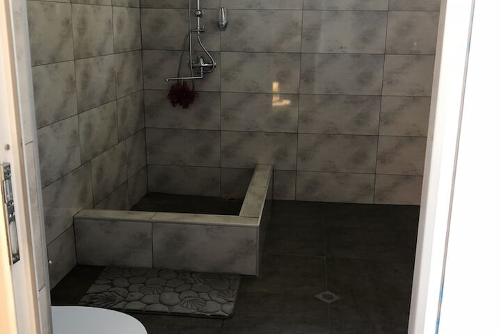 Room 14 of 28