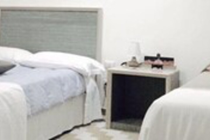 Room 5 of 6