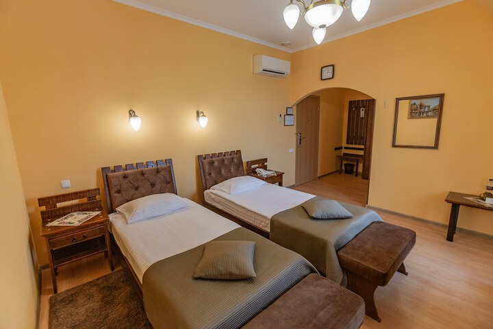 Room 8 of 95