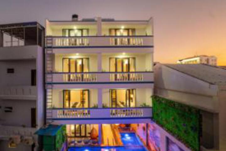 Calla Hotel - 4 minute walk to the Ancient Town