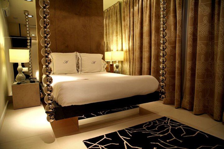 Room 33 of 86