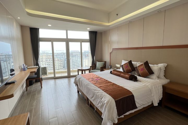 Room 15 of 37