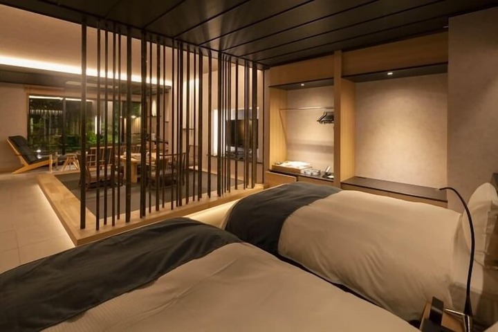 Room 14 of 75