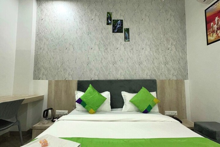 Room 8 of 39