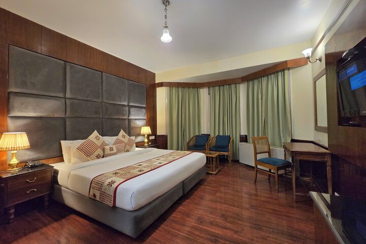 Room 43 of 165