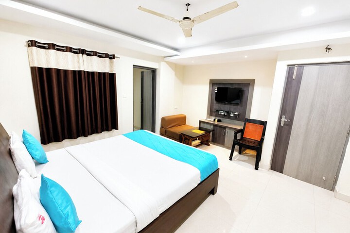 Room 10 of 16
