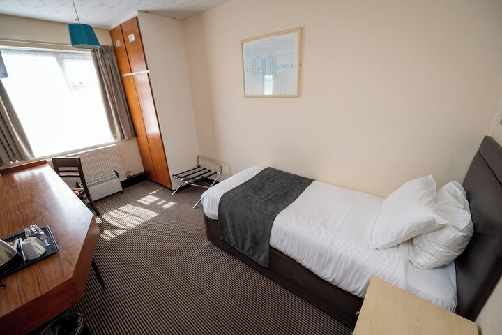 Room 5 of 13
