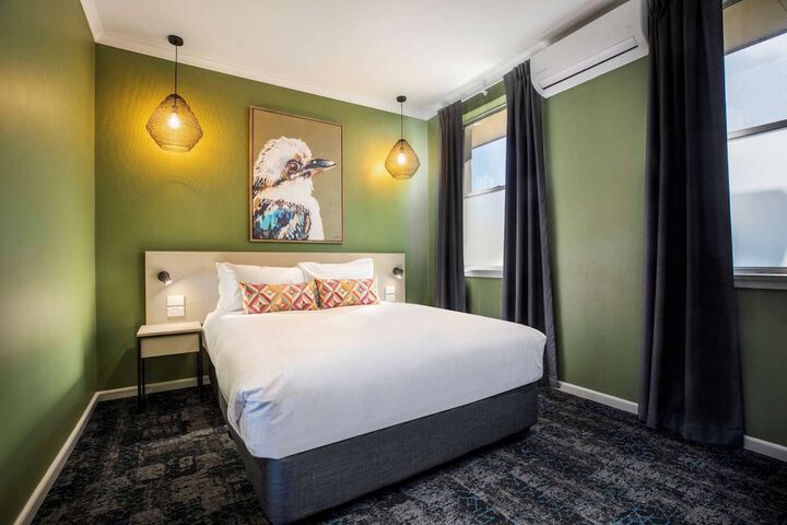 Room 32 of 67