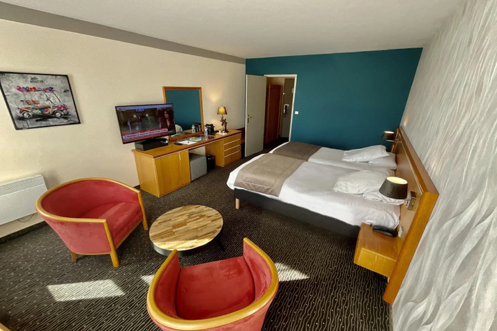 Room 5 of 28