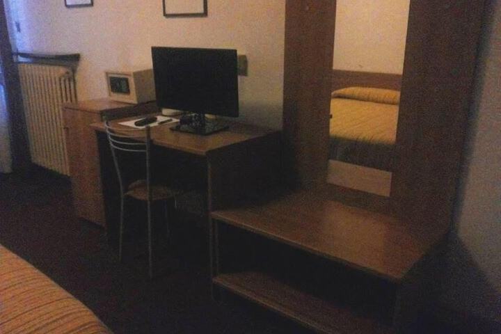 Room 16 of 34