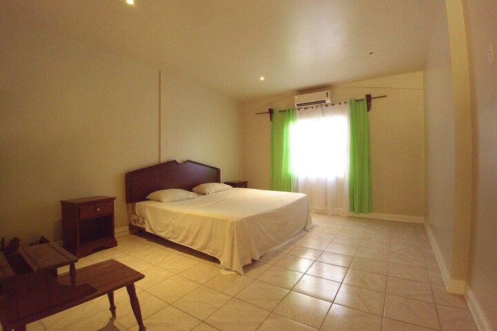 Room 9 of 23