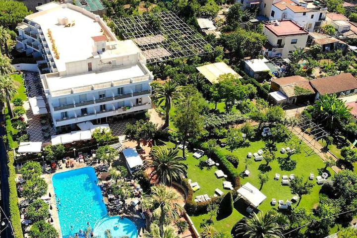 Hotel Alpha