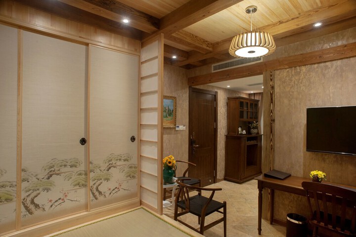 Room 10 of 24
