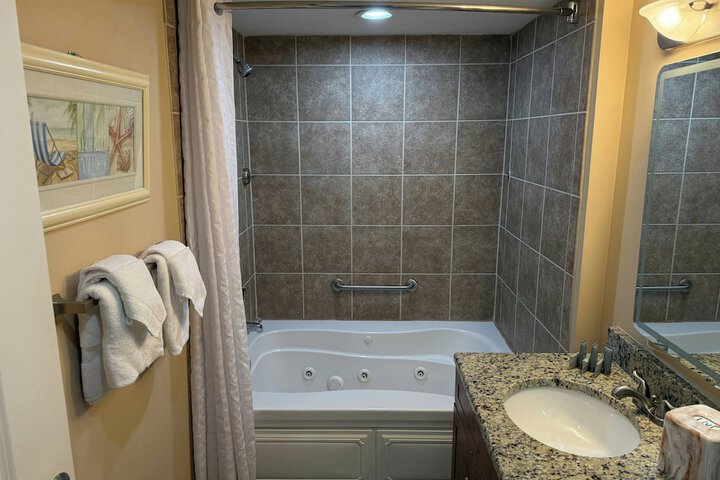 Deep soaking bathtub