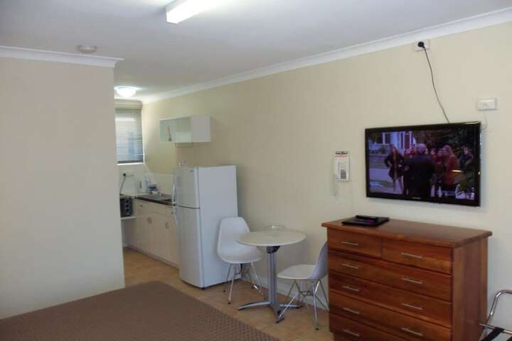 Room 2 of 63