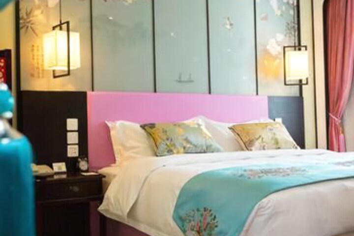 Room 5 of 7