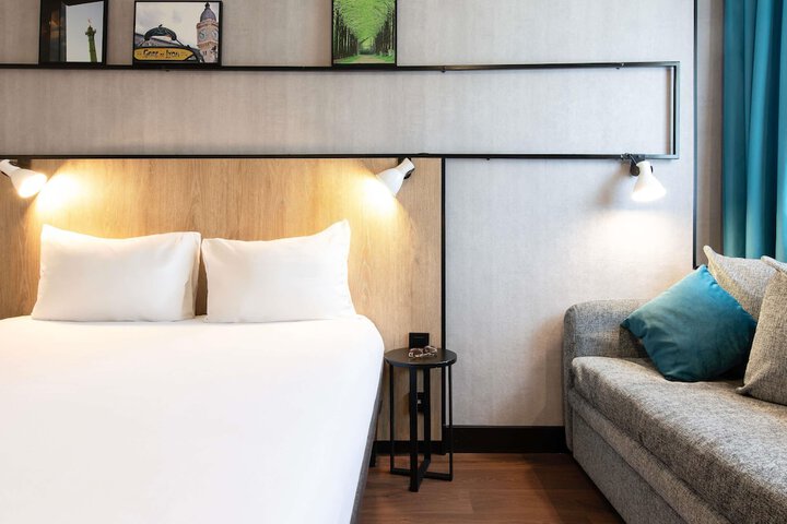 Room 4 of 50