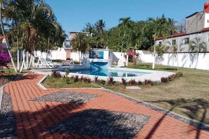 Pool 4 of 8
