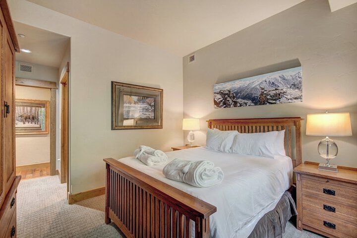Room 42 of 493