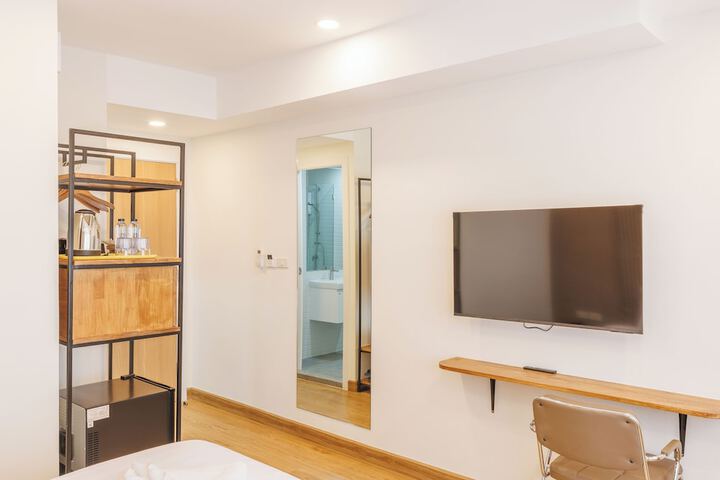 Room 15 of 38
