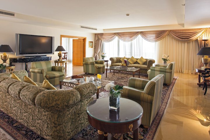 Room 42 of 155