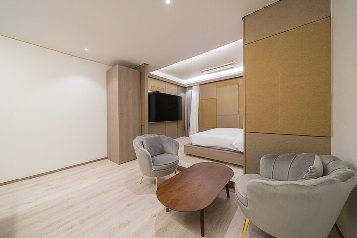 Room 53 of 104
