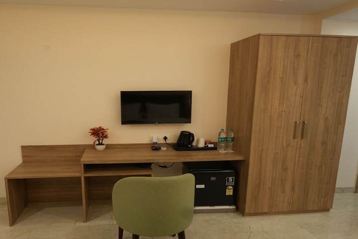 Room 15 of 34