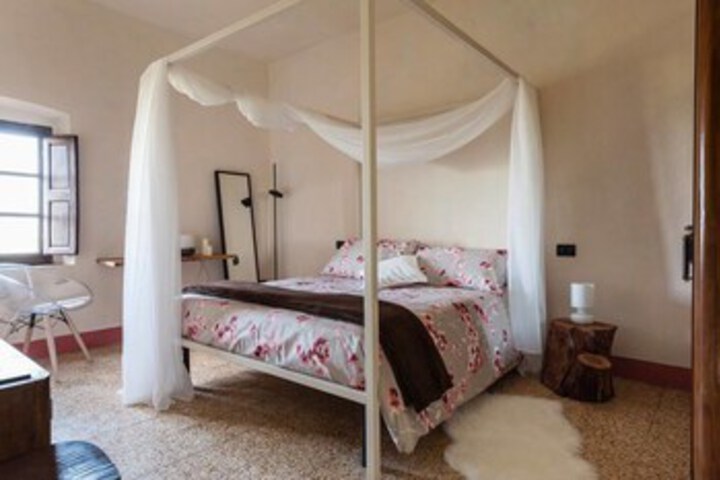 Room 14 of 27