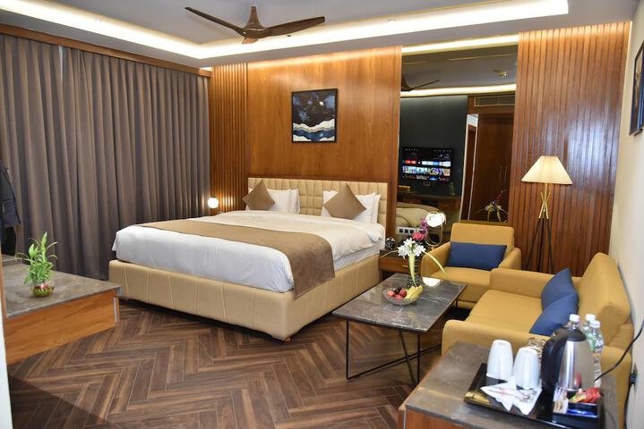 Room 9 of 25