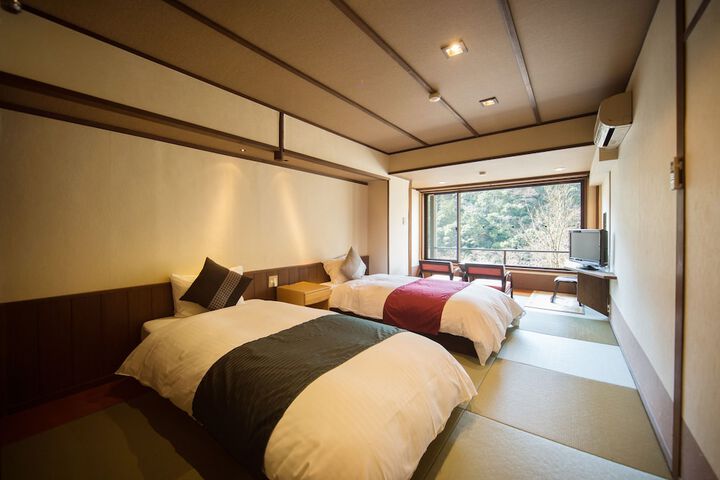 Room 4 of 36