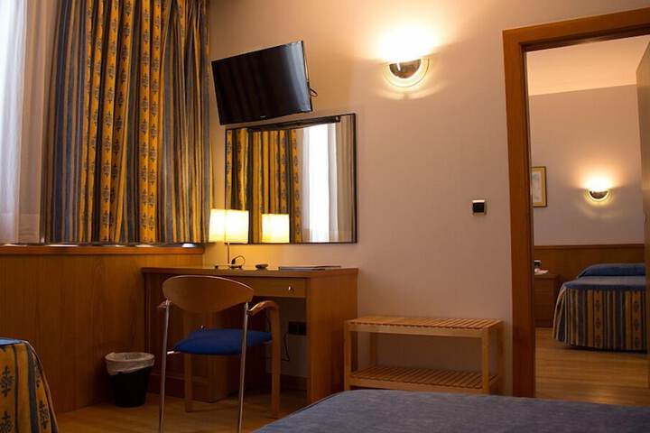 Room 7 of 32