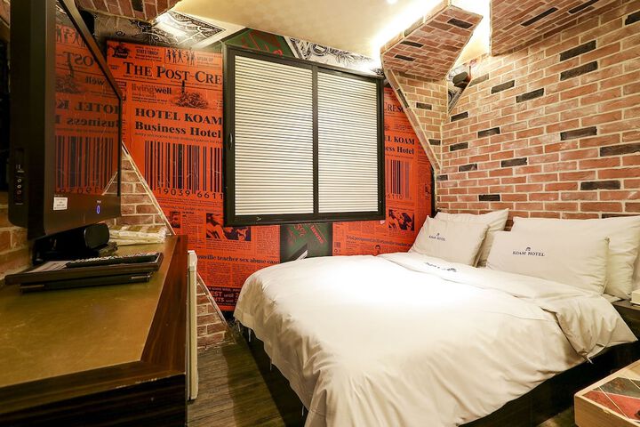Room 4 of 92