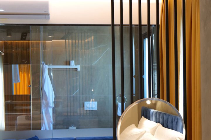 Room 16 of 126
