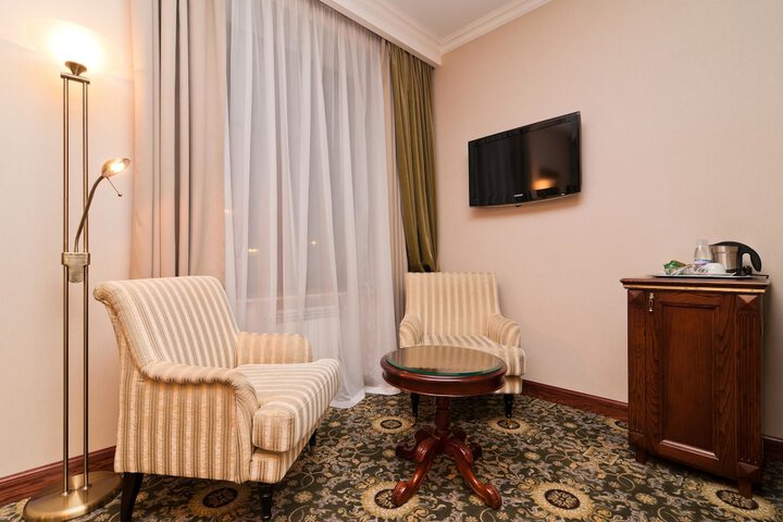 Room 16 of 37