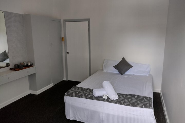 Room 2 of 8