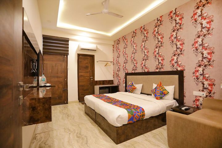 Room 8 of 32