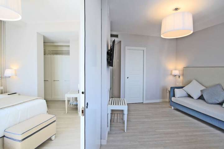Room 9 of 114