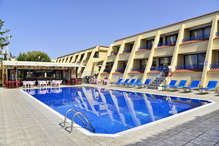 Hotel Pool