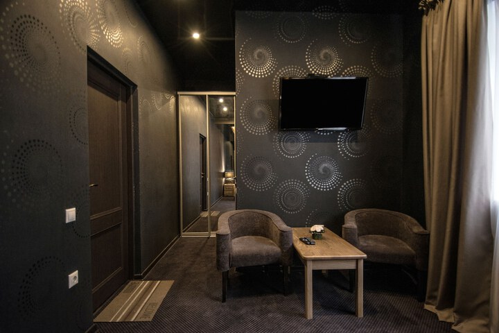 Room 3 of 66