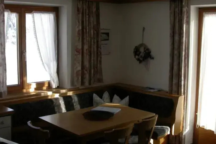 Room 3 of 11