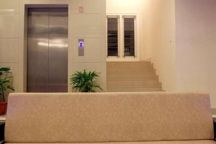 Entrance & Lobby