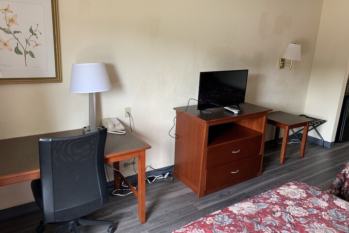 Quadruple 2 Double Beds (1 of 5)