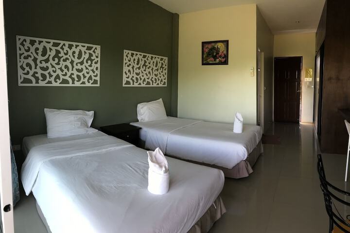 Room 8 of 32