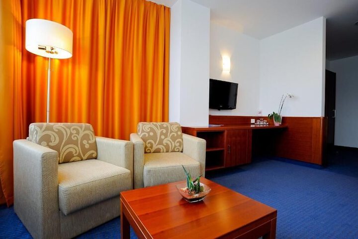 Room 40 of 155