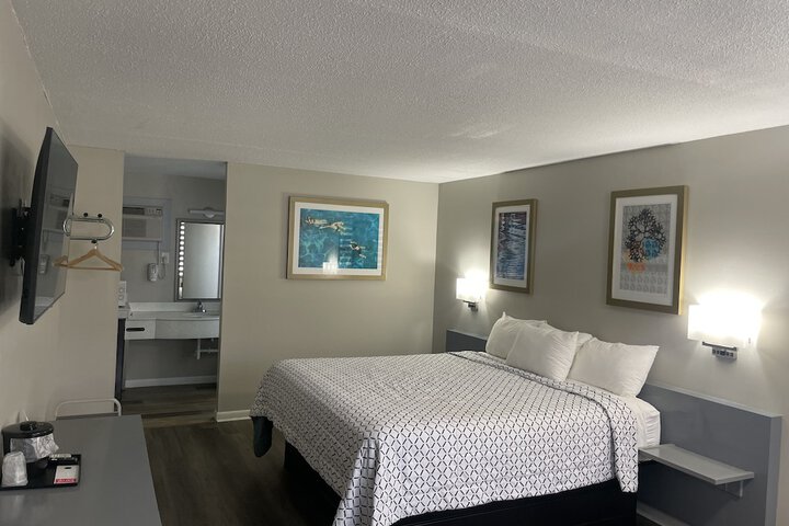 1 King Bed Ground Floor (17 of 24)