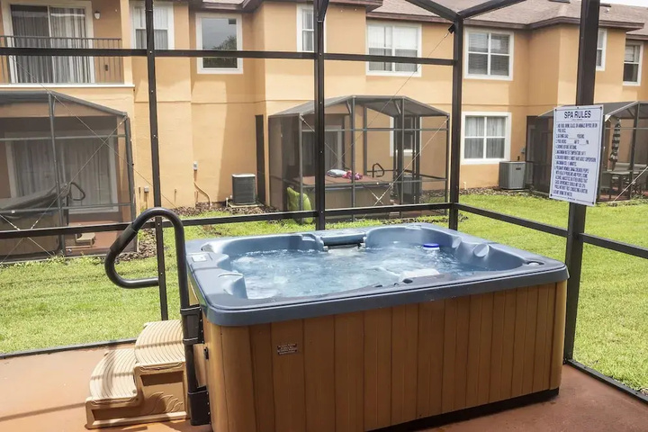 Pool 10 of 17