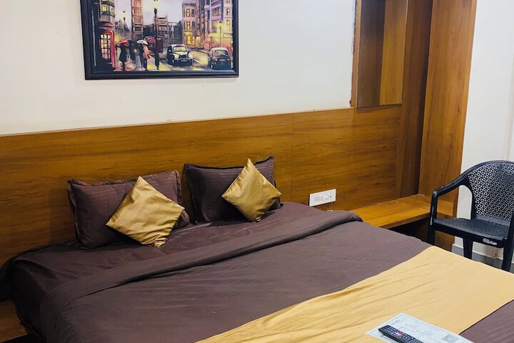 Room 7 of 19