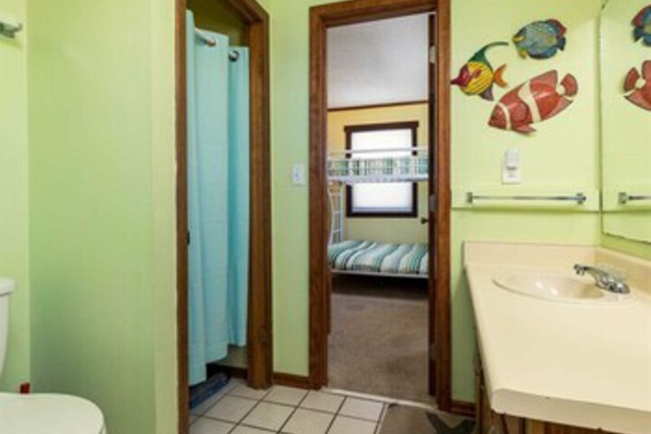 Room 6 of 32