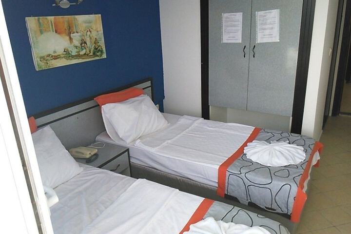 Room 5 of 27