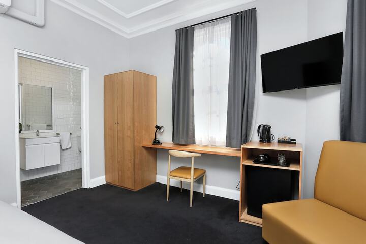 Room 6 of 48